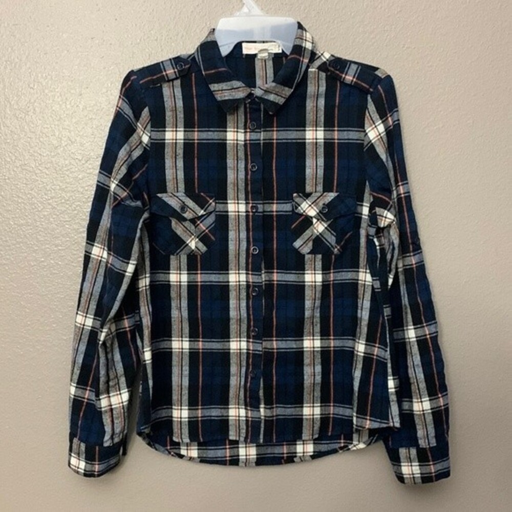 Love Tree woman Large plaid button up long sleeve shirt.